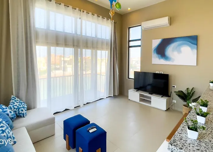 Ollystays Scenic Tawila 2br, Lagoon & Shared Pool View! *