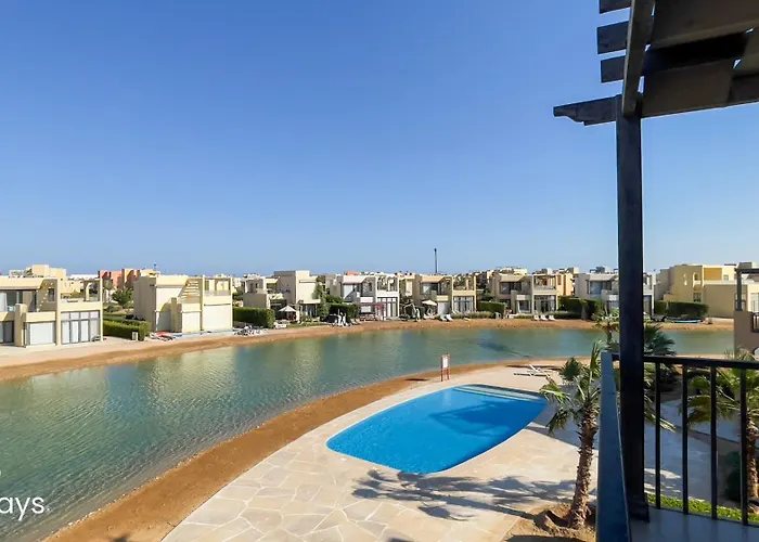 Ollystays Scenic Tawila 2br, Lagoon & Shared Pool View! Appartamento