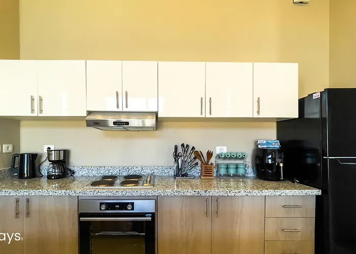 Ollystays Scenic Tawila 2br, Lagoon & Shared Pool View!
