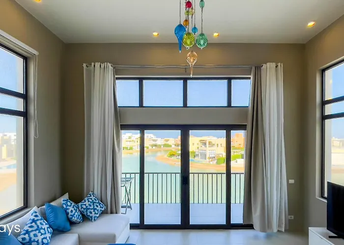 Ollystays Scenic Tawila 2br, Lagoon & Shared Pool View! Appartamento *